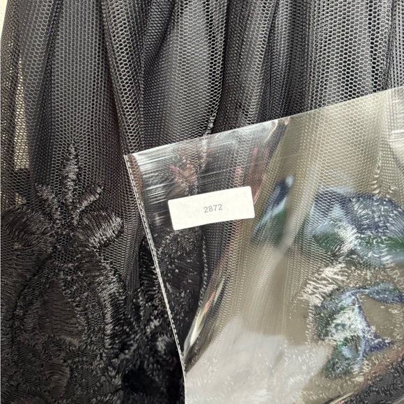 Giani Bini Women Size‎ Medium Dana Off the Shoulder Embroidered Elegant Dress - Picture 8 of 8